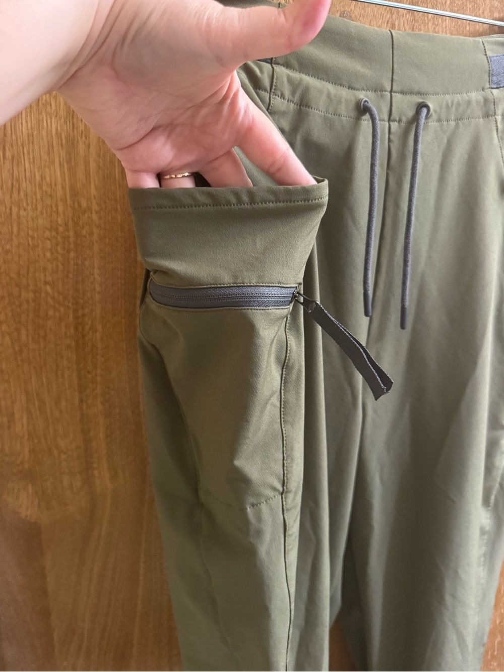 Gymshark Box Utility Jogger Track Pants Womens XS Army Olive Green & Black - Picture 4 of 8
